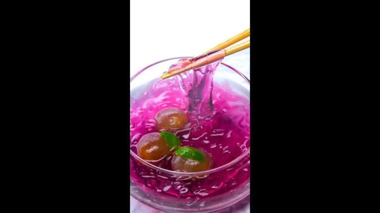 【なにこれ？】アレを注いで食べると・・・。夏に食べたいヌードルデザート / Kyoho Grape Noodle ?! #shorts