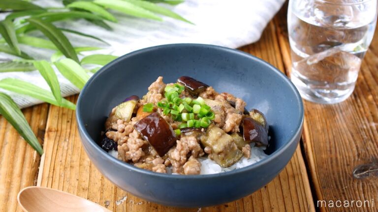 【なすとひき肉の甘みそ丼】フライパンでパパッと作れる♪！お手軽ランチにも♪｜macaroni（マカロニ）