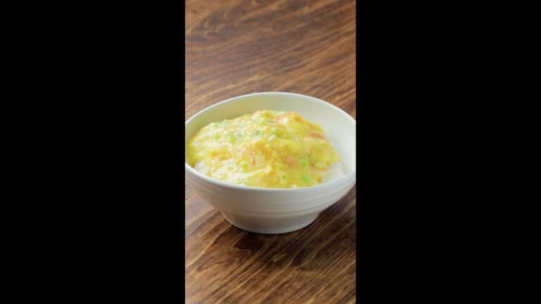 【とりあえずご飯にかければ完成】疲れた時に食べたい簡単卵スープ丼 / Egg Soup DONBURI #shorts