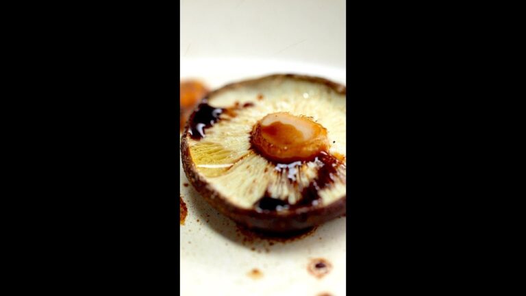 【お取り寄せグルメ】“あの”しいたけを一番美味しく食べる方法 / Pan Baked Shiitake Mushrooms #shorts