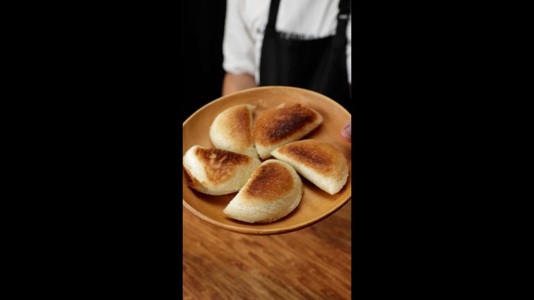 【フライパンで楽チン】余ったカレーdeサクサクミニカレーパン / Leftover Curry Crispy Curry Bread #Shorts