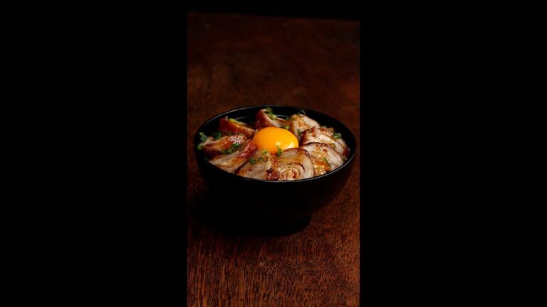 【豚ロースを巻くだけ】簡単チャーシュー丼 / Pork Roll Donburi #shorts