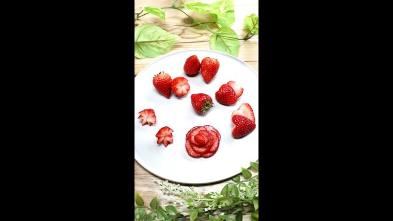 【これだけ見ればOK】簡単でおしゃれ！いちごの切り方3選 / 3Ways to Cut Strawberries #shorts