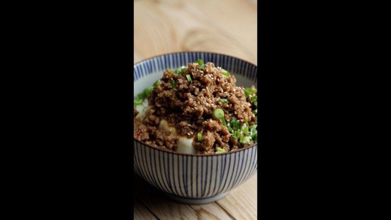 【レンジだけで万能汁なし坦々肉味噌】坦々肉味噌豆腐丼 /  Tan-Tan Meat Miso Tofu Rice Bowl #Shorts