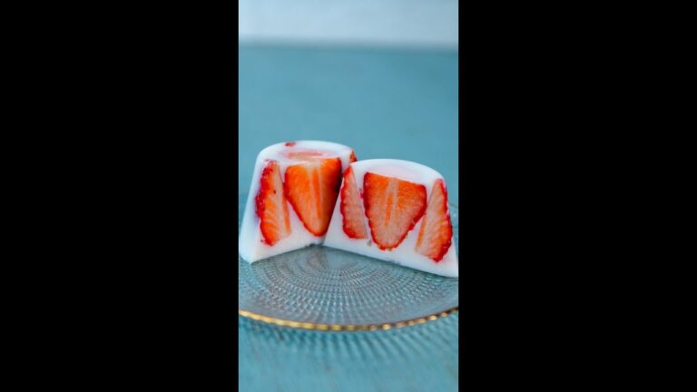 【断面萌え】って何？いちご牛乳寒天で断面萌えを味わってみた / Milk Agar Jelly with Strawberries #Shorts