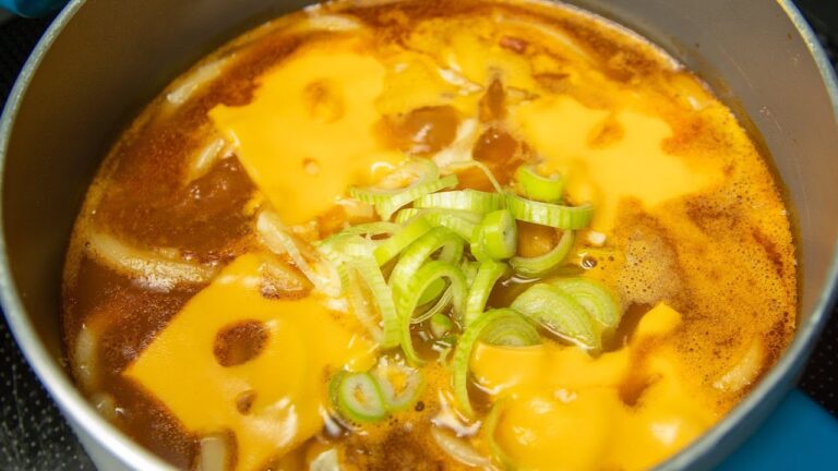 【蓋がポイント】レトルトを使用したカレーうどんが簡単すぎてハマっちゃう！ / Pouch Curry Udon with Cheese #Shorts