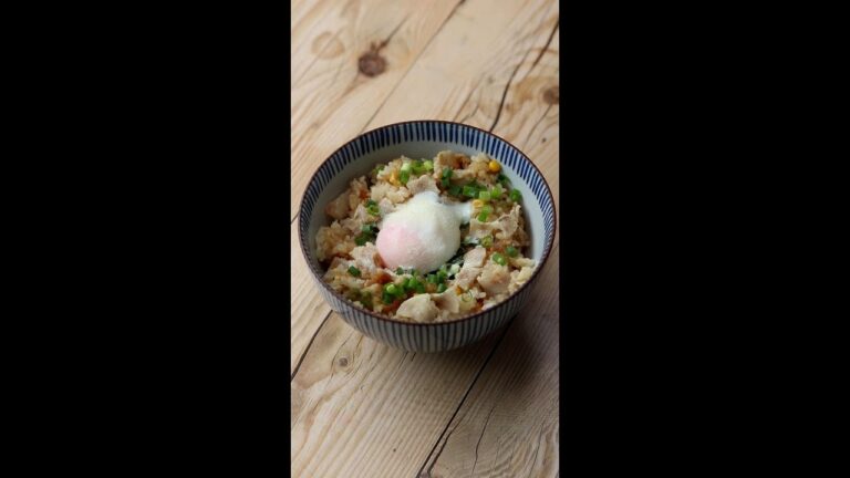 【おうちでまかない！】みそラーメンスープで炊き込みご飯 / Seasoned Rice Cooked with Instant Ramen Soup Packet #Shorts