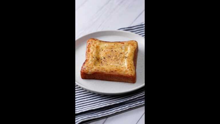 【シンプルな組み合わせが濃厚で美味しい！】エグマヨチーズペッパートースト / Egg Mayo Cheese Pepper Toast #Shorts