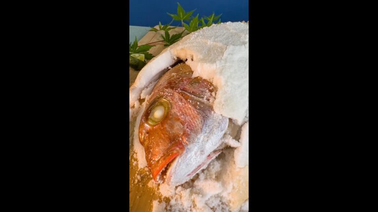 一番簡単で一番おいしい魚の焼き方はこれだと思う。 / Salt-Crusted Sea Bream #Shorts