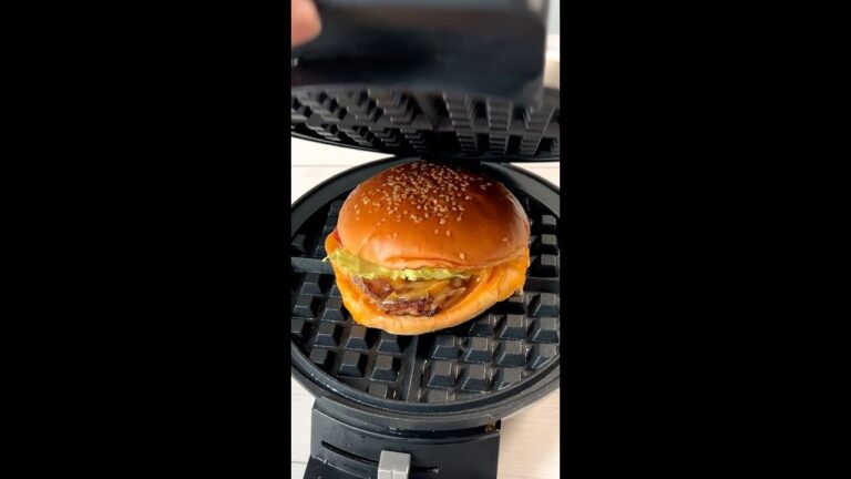 ジャンクフードをワッフルメーカーに入れたらどうなるのか検証してみた！ / This Is What Happens When You Put Junk Foods In A Waffle Maker