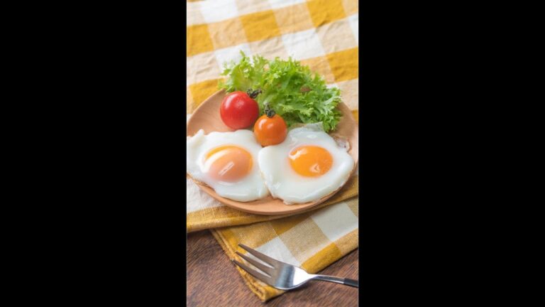 【自由研究】卵1つで目玉焼き2つできる方法を検証してみた / How To Make TWO Sunny Side Up Eggs With Just ONE Egg #Shorts