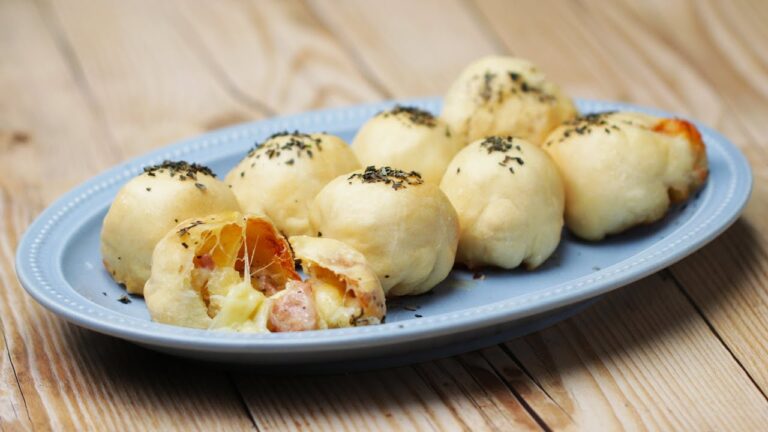 片手でパクッとピザボール〜おやつにもぴったり！〜 / Pizza Balls Are The Best Snacks