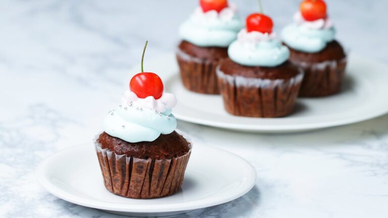 さくらんぼのチョコチップマフィン〜カラフルクリームで可愛いマフィン♪〜 / Chocolate Cherry Cupcakes