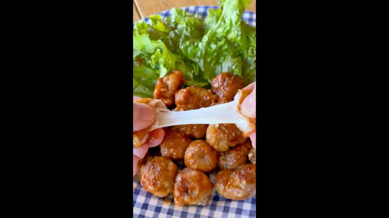 【チーズびよーーん】豚こまとモッツァレラで最強おかずができた！ / Mozzarella Stuffed Pork Balls #shorts