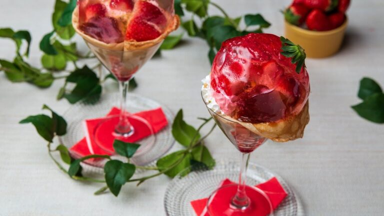 たっぷりいちごのクレープパフェ♪〜バルーンゼリーをのせて〜 / Strawberry crepe parfait with balloon jelly