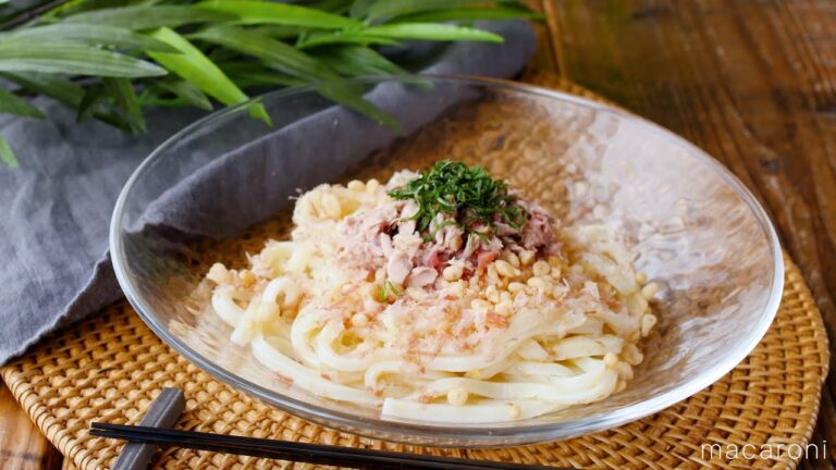 【梅とツナのポン酢ぶっかけ冷やしうどん】ポン酢をかけるだけ！梅と大葉で♪｜macaroni（マカロニ）