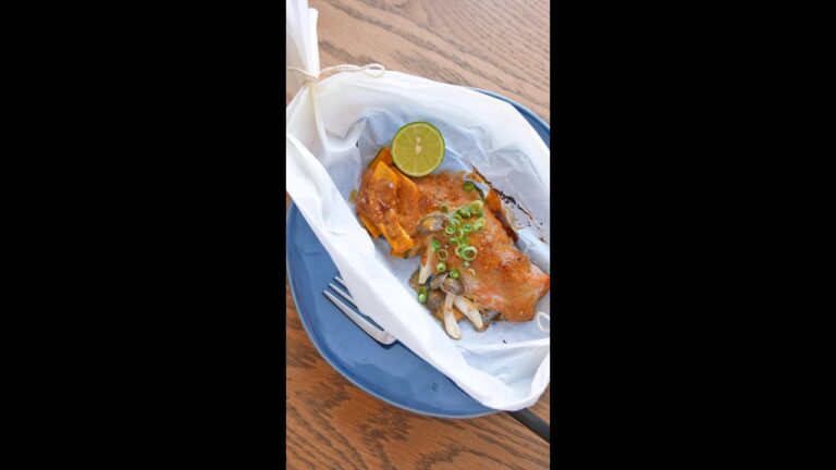 【まだ普通に包んでるの？】クッキングシートでおしゃれに包める！サケのボート焼き / Grilled Salmon with Miso-Mayonnaise #shorts