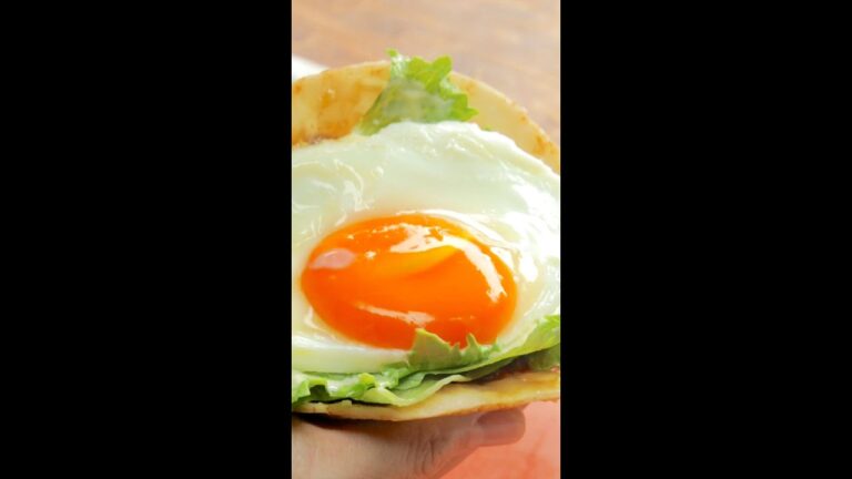 【あの味を再現】無限に食べられる！てりたまバーガー風タコス  / Teriyaki Egg Burger-styled Tacos #shorts