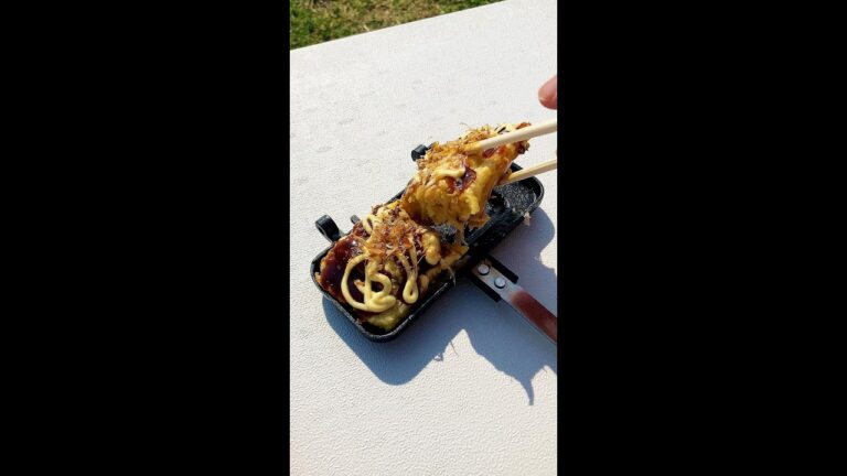 【鉄板いらず！】ホットサンドメーカーでお好み焼き / Okonomiyaki in a Sandwich Maker #Shorts