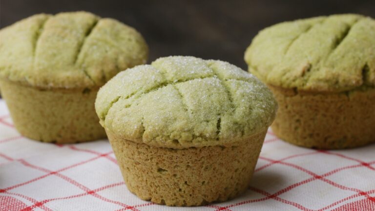 ほんのり抹茶味🍵さくほろ食感のメロンパンカップケーキ