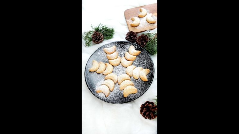 【クリスマスが争奪戦になる！？】簡単なのに手が止まらない！無限クッキー / Crescent Cookies #shorts