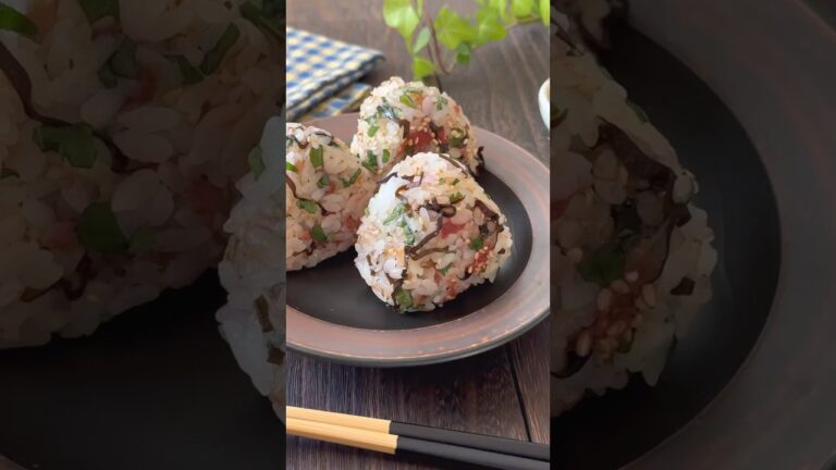 【ちょっぴり大人の💕】大葉と梅塩昆布の混ぜおにぎり🍙