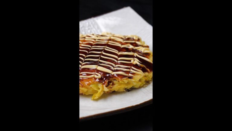 【簡単おいしい！】キャベツが甘くておいしいふわふわお好み焼き！/ Cabbage Tofu Okonomiyaki #Shorts