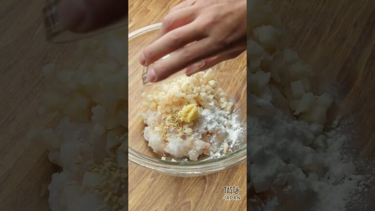 【プリプリ食感がたまらない】ライスペーパーで作るえびギョーザ / Rice Paper Shrimp Dumpling #shorts
