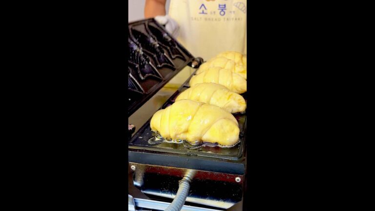【カリじゅわ〜！】何個でも食べたい！！話題沸騰の塩パンたい焼きがおいしすぎる！！ / Salt Bread Taiyaki #shorts