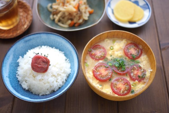 ミニトマトの卵味噌汁