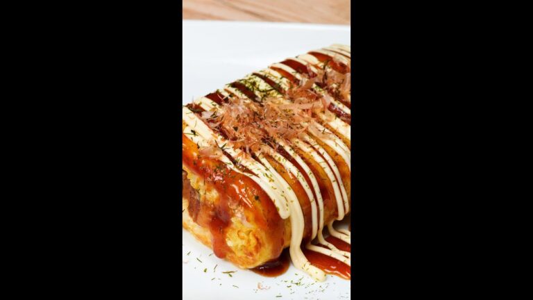 【保存食で時短調理】混ぜて焼くだけ♪豚の角煮でとんぺいロール / Cabbage Omelette Rolls With Braised Pork #shorts