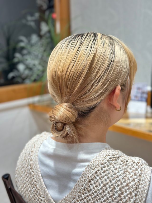 NEW 
 BLOG 
 9/5                                (木) 
 首元すっきり！「ゴム1本だけ」の簡単お団子ヘアアレンジ♪
 ヘアメイク 森本英梨44