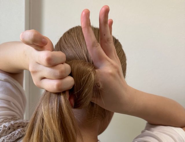 ロングヘアひとつ結び ヘアアレンジ